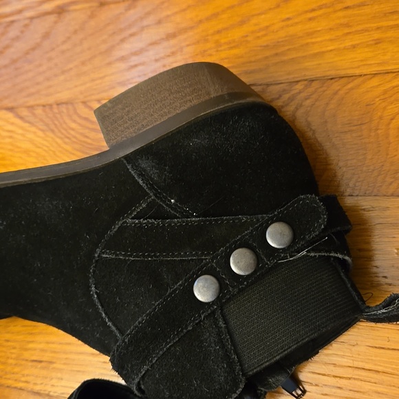 4/$25 ๐ Kensie Suede Boots - Picture 11 of 16